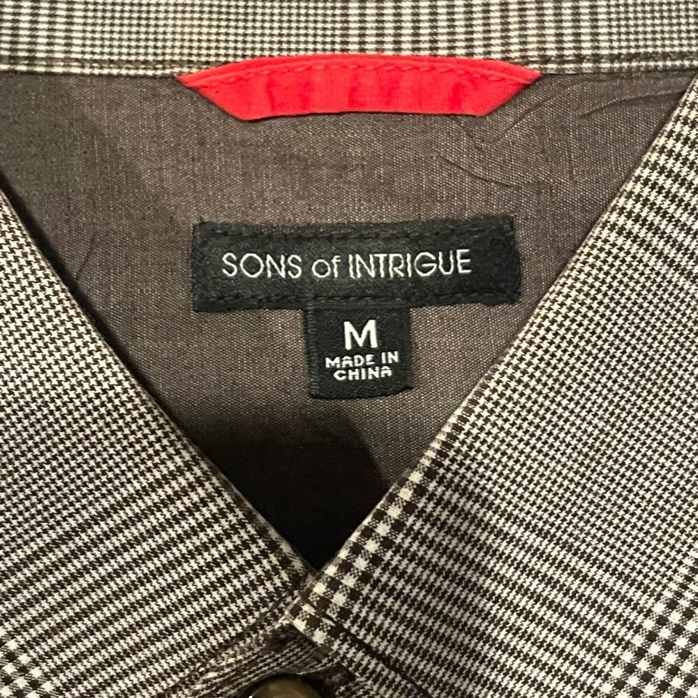 Button down - Picture 2 of 4